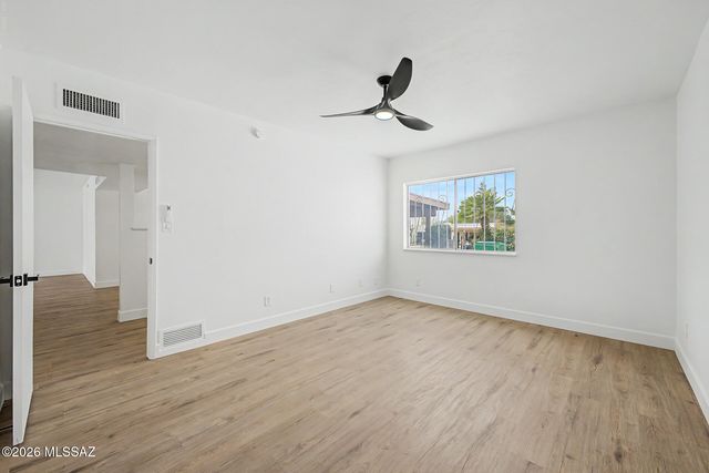 31 W Valle Place, Tucson, AZ 85737