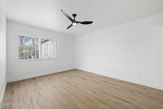 31 W Valle Place, Tucson, AZ 85737