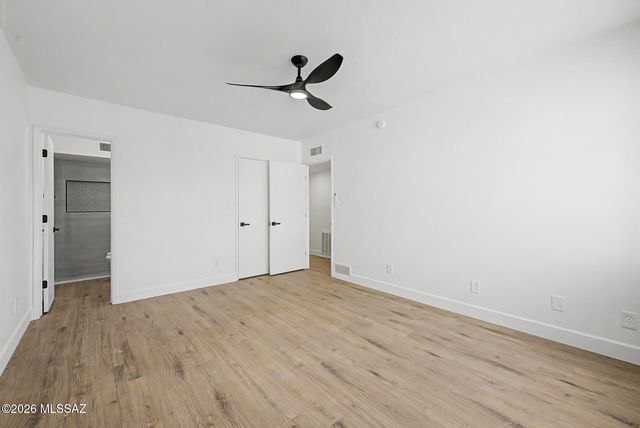 31 W Valle Place, Tucson, AZ 85737