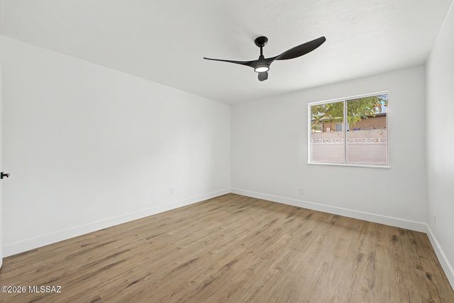 31 W Valle Place, Tucson, AZ 85737