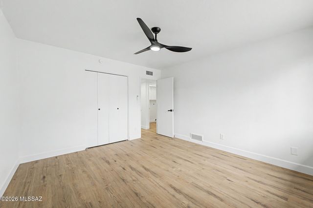31 W Valle Place, Tucson, AZ 85737