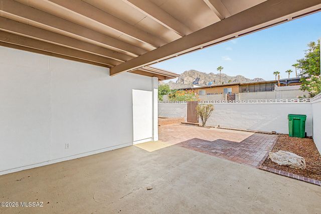 31 W Valle Place, Tucson, AZ 85737
