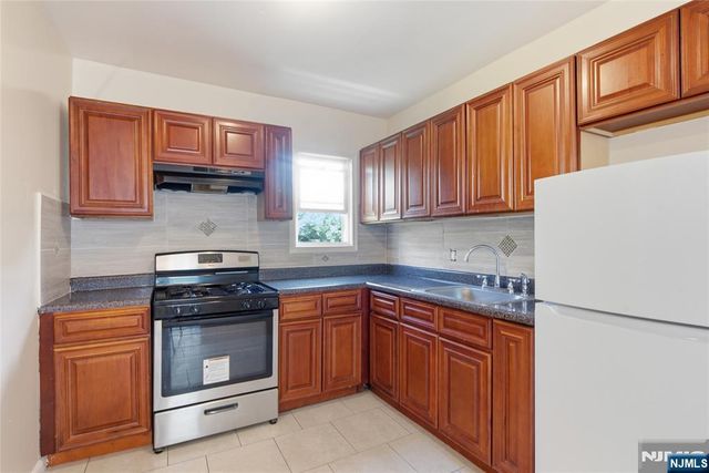 26-28 Seymour Avenue 3, Newark, NJ 07108