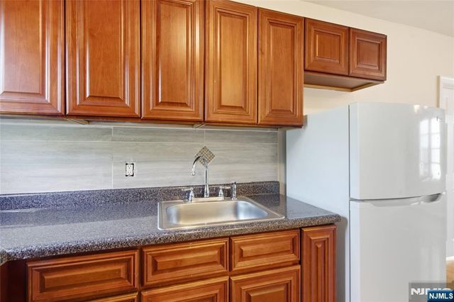 26-28 Seymour Avenue 3, Newark, NJ 07108