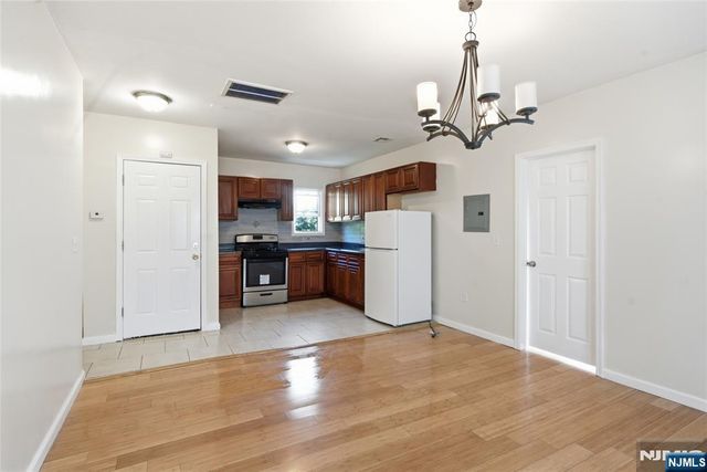 26-28 Seymour Avenue 3, Newark, NJ 07108