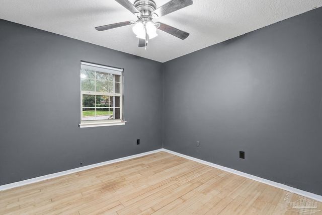 6036 W Shore Dr, Pensacola, FL 32526