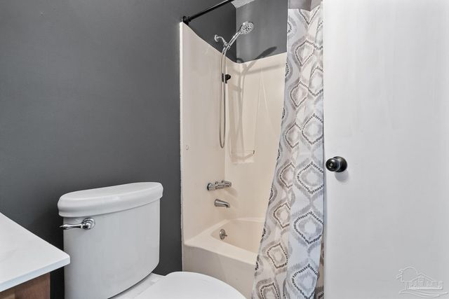 6036 W Shore Dr, Pensacola, FL 32526