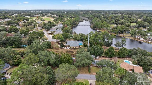 6036 W Shore Dr, Pensacola, FL 32526