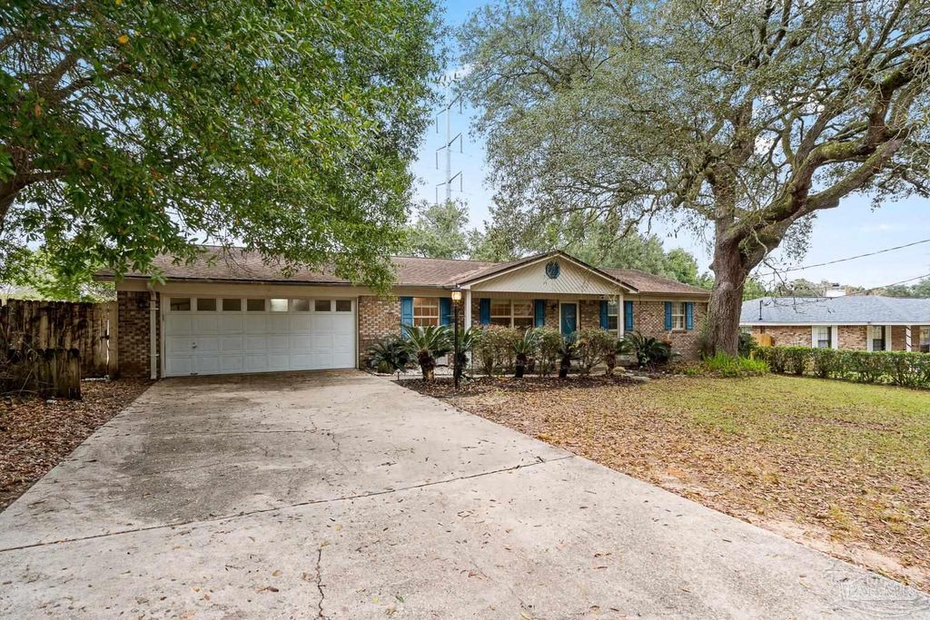 6036 W Shore Dr, Pensacola, FL 32526