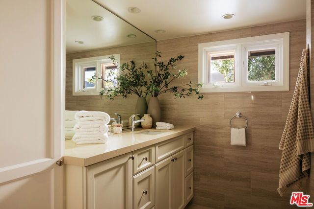 1744 N Doheny Drive, Los Angeles, CA 90069