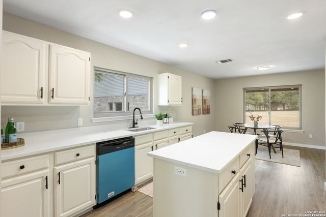 5155 EAGLE CLAW DR, Bulverde, TX 78163
