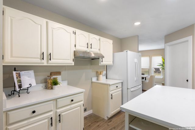5155 EAGLE CLAW DR, Bulverde, TX 78163
