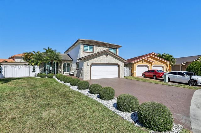 6173 NW 181st Terr Cir N, Hialeah, FL 33015
