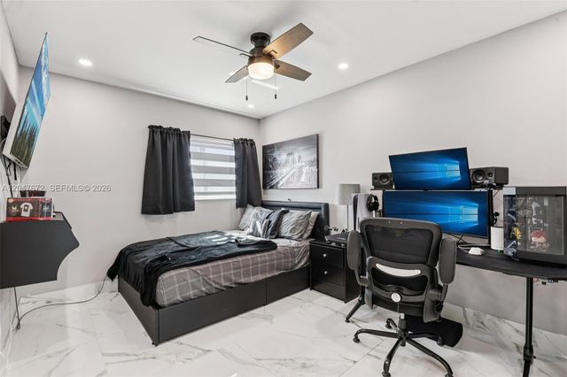 6173 NW 181st Terr Cir N, Hialeah, FL 33015