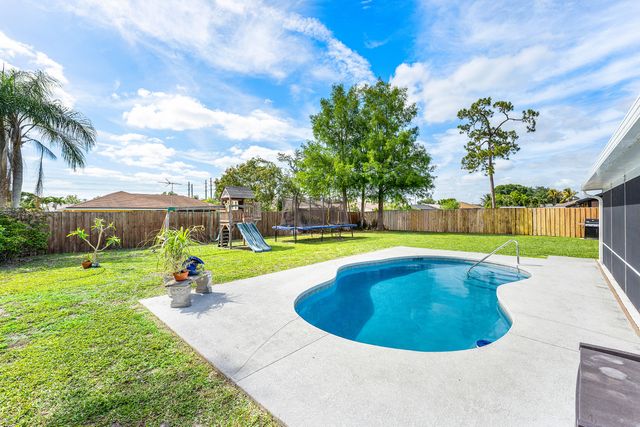 144 Cordoba Circle, Royal Palm Beach, FL 33411