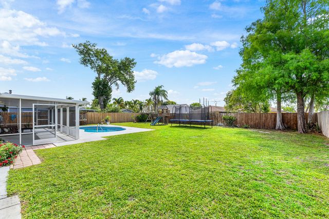 144 Cordoba Circle, Royal Palm Beach, FL 33411