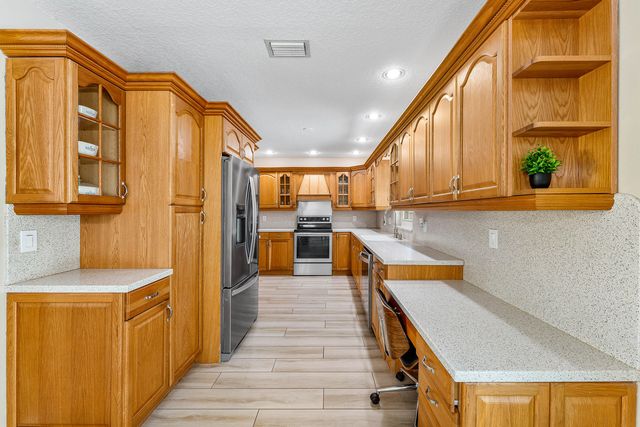 144 Cordoba Circle, Royal Palm Beach, FL 33411