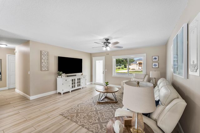 144 Cordoba Circle, Royal Palm Beach, FL 33411