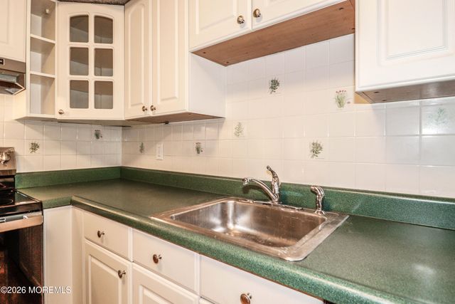 604 Randall Way, Aberdeen, NJ 07747
