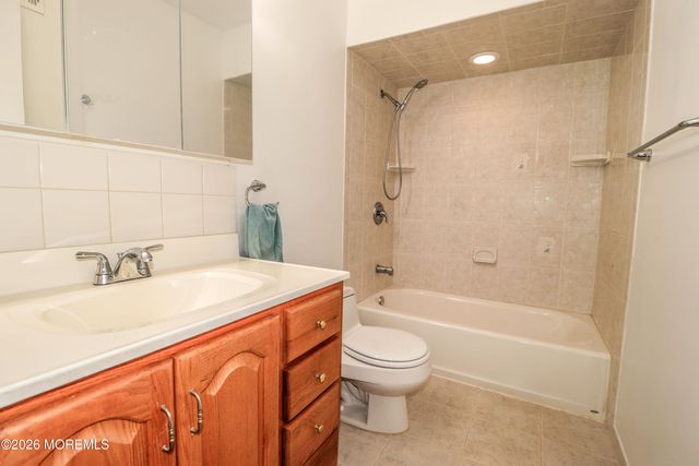 604 Randall Way, Aberdeen, NJ 07747