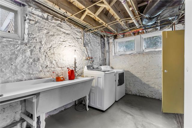 1720 2nd Avenue SE, Cedar Rapids, IA 52403