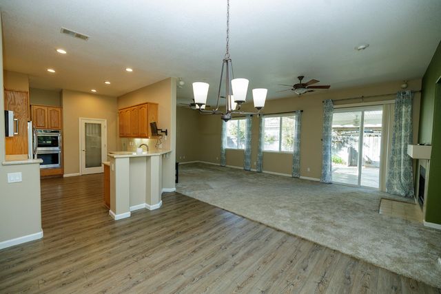 446 1St, Escalon, CA 95320