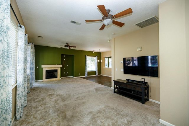 446 1St, Escalon, CA 95320