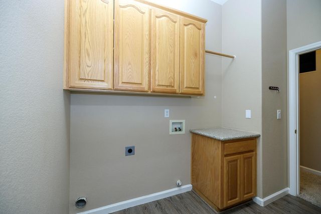 446 1St, Escalon, CA 95320