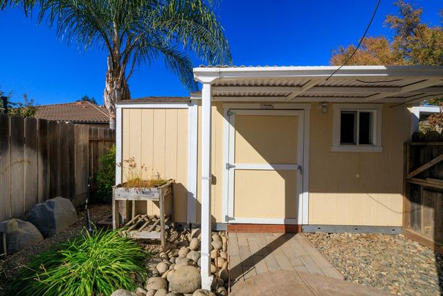 446 1St, Escalon, CA 95320