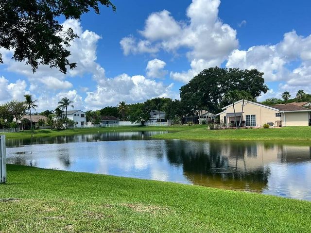 13761 Newport Manor, Davie, FL 33325