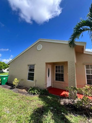 13761 Newport Manor, Davie, FL 33325