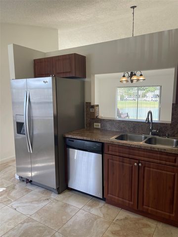 13761 Newport Manor, Davie, FL 33325