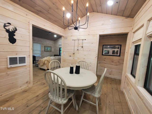 673 Hampton Creek Road, Roan Mountain, TN 37687