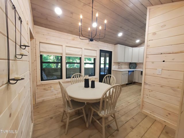 673 Hampton Creek Road, Roan Mountain, TN 37687