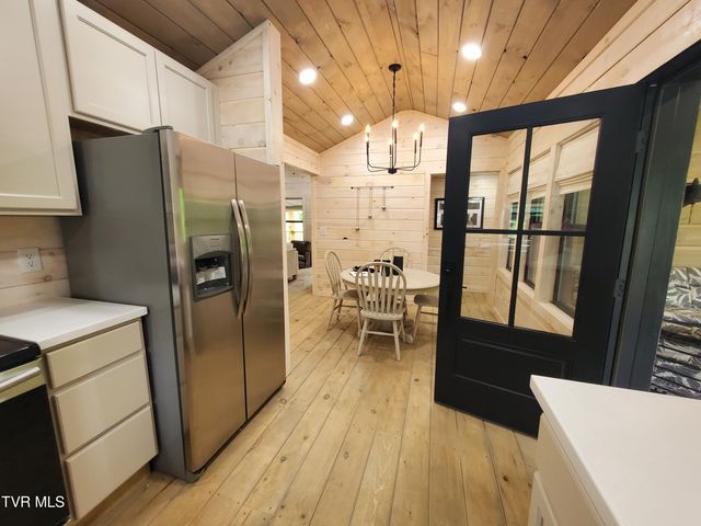 673 Hampton Creek Road, Roan Mountain, TN 37687