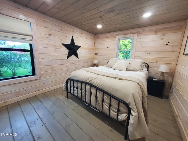 673 Hampton Creek Road, Roan Mountain, TN 37687