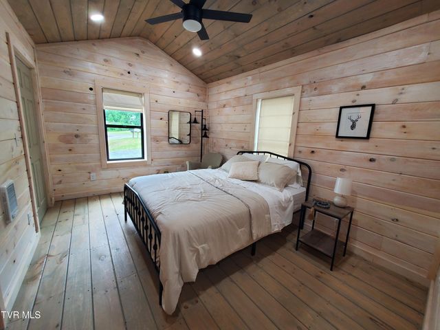 673 Hampton Creek Road, Roan Mountain, TN 37687
