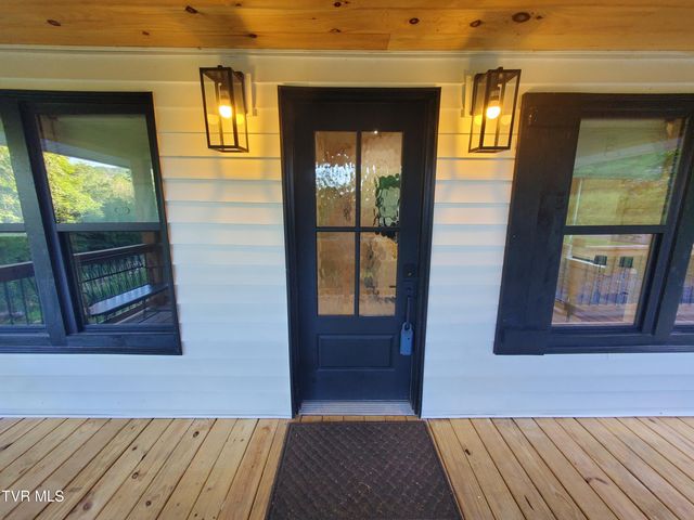 673 Hampton Creek Road, Roan Mountain, TN 37687