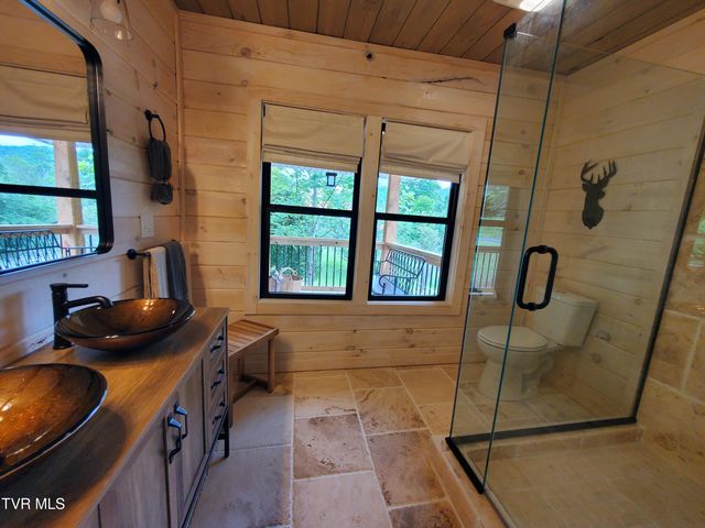 673 Hampton Creek Road, Roan Mountain, TN 37687