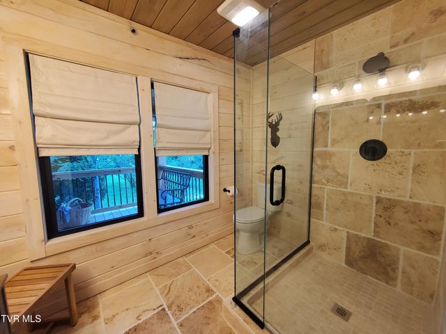 673 Hampton Creek Road, Roan Mountain, TN 37687