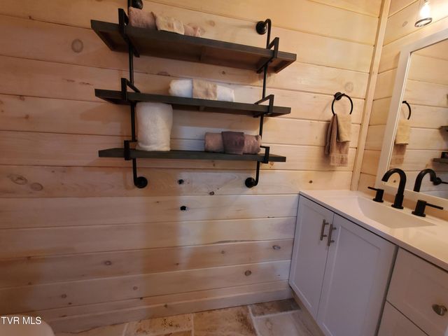 673 Hampton Creek Road, Roan Mountain, TN 37687