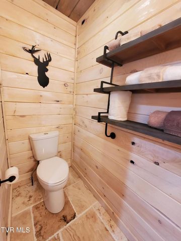 673 Hampton Creek Road, Roan Mountain, TN 37687