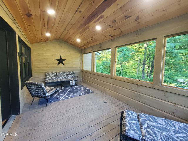673 Hampton Creek Road, Roan Mountain, TN 37687