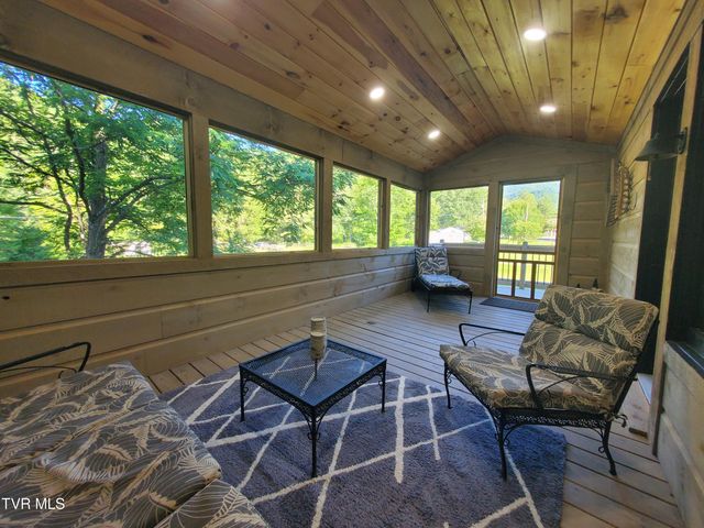 673 Hampton Creek Road, Roan Mountain, TN 37687
