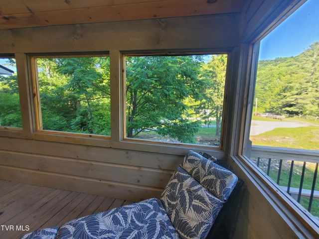 673 Hampton Creek Road, Roan Mountain, TN 37687