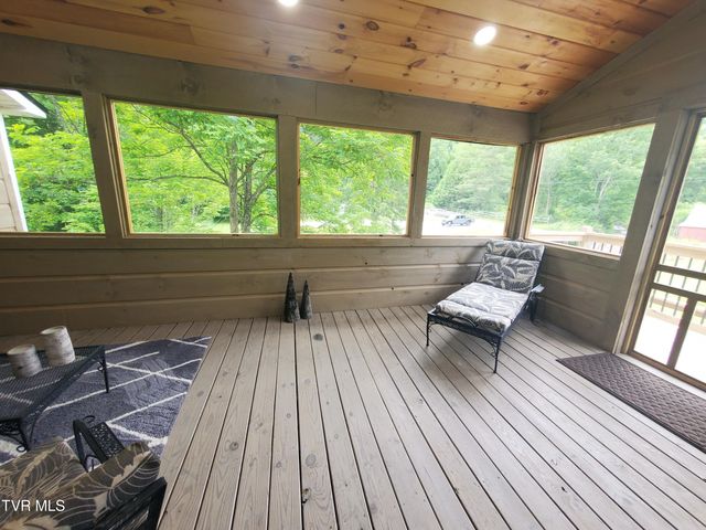 673 Hampton Creek Road, Roan Mountain, TN 37687