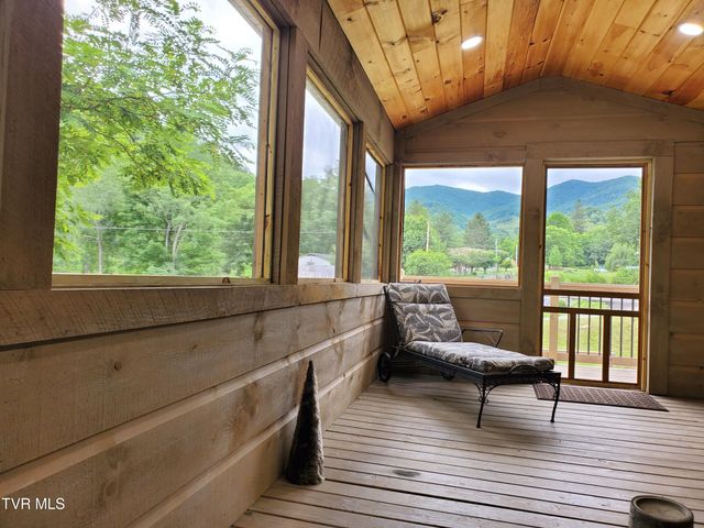 673 Hampton Creek Road, Roan Mountain, TN 37687