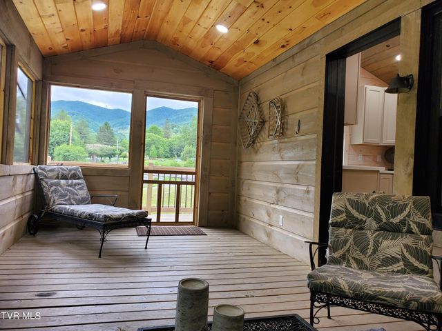 673 Hampton Creek Road, Roan Mountain, TN 37687