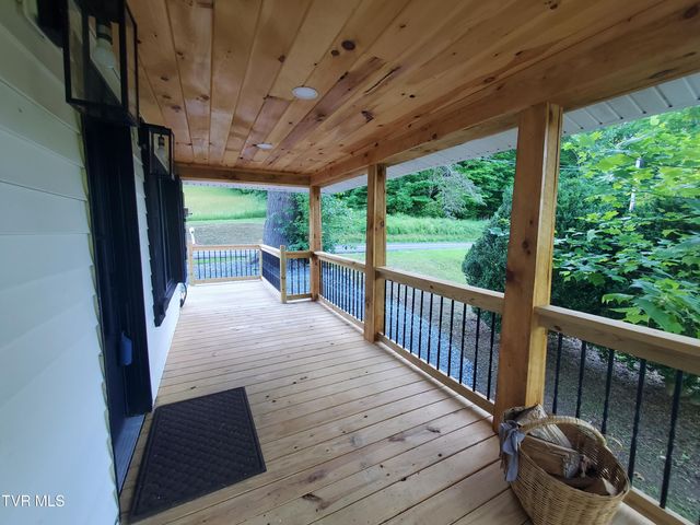 673 Hampton Creek Road, Roan Mountain, TN 37687