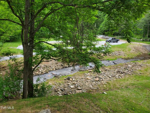 673 Hampton Creek Road, Roan Mountain, TN 37687